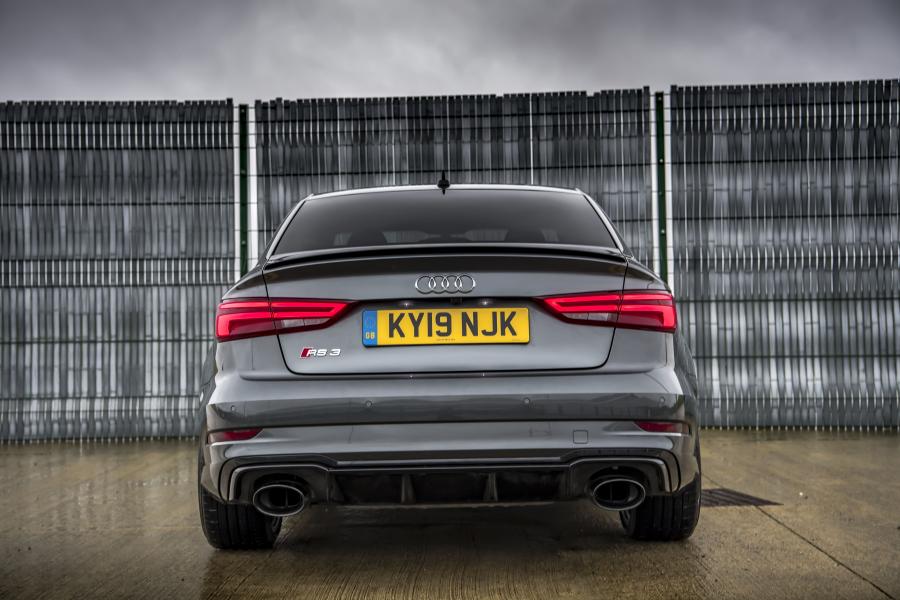  Audi RS3 Sedan Sport Edition (8V) 2019 года  (UK) (фото 2 из 40)